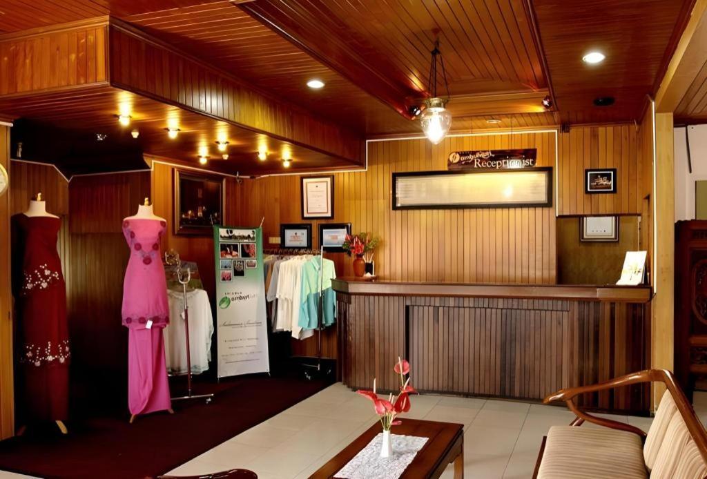 Ambun Suri Hotel Bukittinggi Extérieur photo