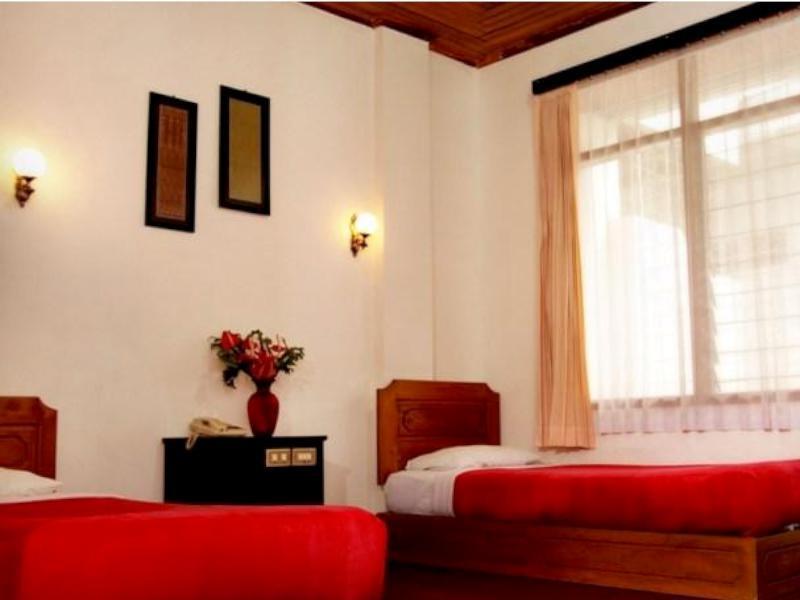 Ambun Suri Hotel Bukittinggi Extérieur photo