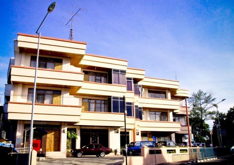 Ambun Suri Hotel Bukittinggi Extérieur photo